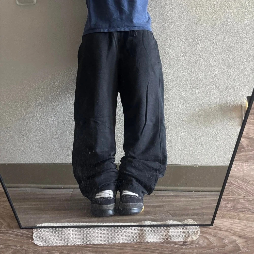 Vintage Y2K/2000s Black Streetwear Essential Sweatpants! Size M